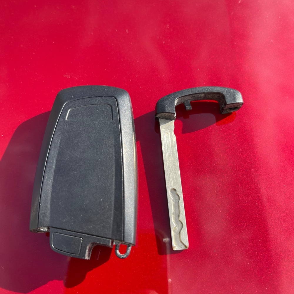 BMW KEY ๐ - Picture 2 of 2